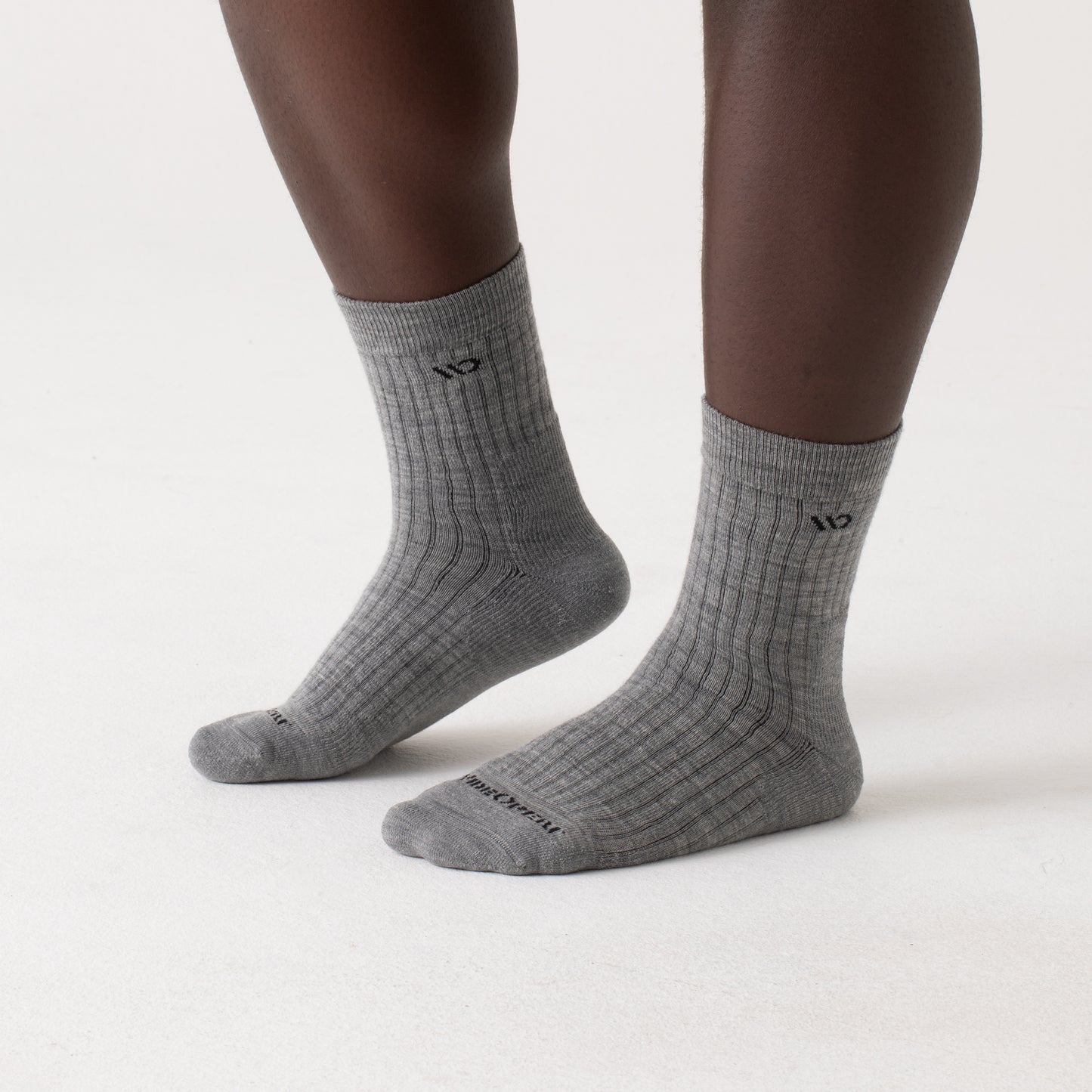 MEN'S SOLID MIDWEIGHT MICRO CREW SOCK